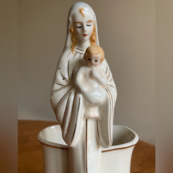 Vintage ceramic Mary and baby Jesus planter - Picture 2 of 9